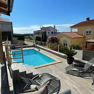  Apartment Two-bedroom With Own Private Pool Near The Kroatien